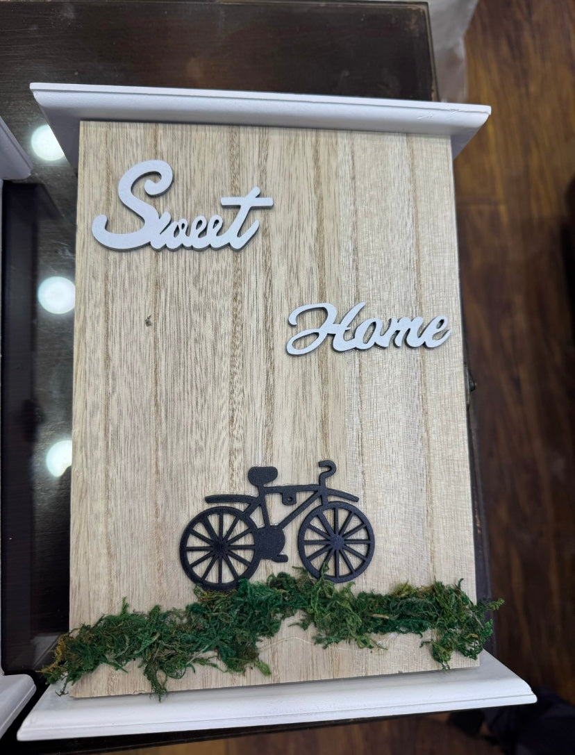 Vintage Wooden Wall Mounted Key Box, Wall Ornament Key Cabinet, Wall Mounted 6 Hook Key Holder