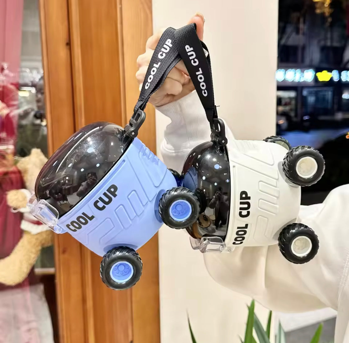 Mars Shaped Cool Car Straw Water Bottle, 550ml Children Water Bottle With Strap, Large Capacity Cartoon Sippy Cup