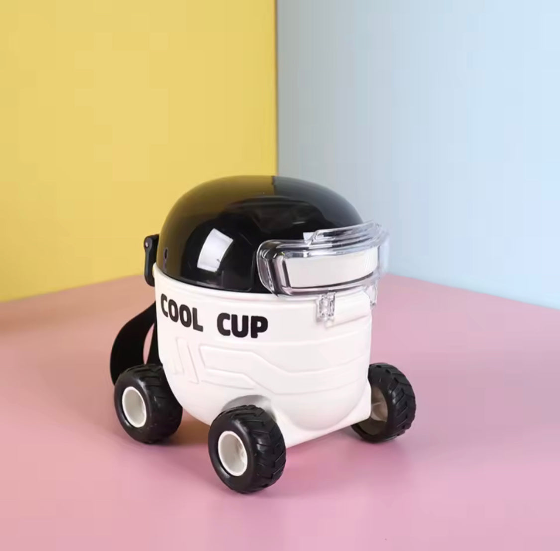 Mars Shaped Cool Car Straw Water Bottle, 550ml Children Water Bottle With Strap, Large Capacity Cartoon Sippy Cup