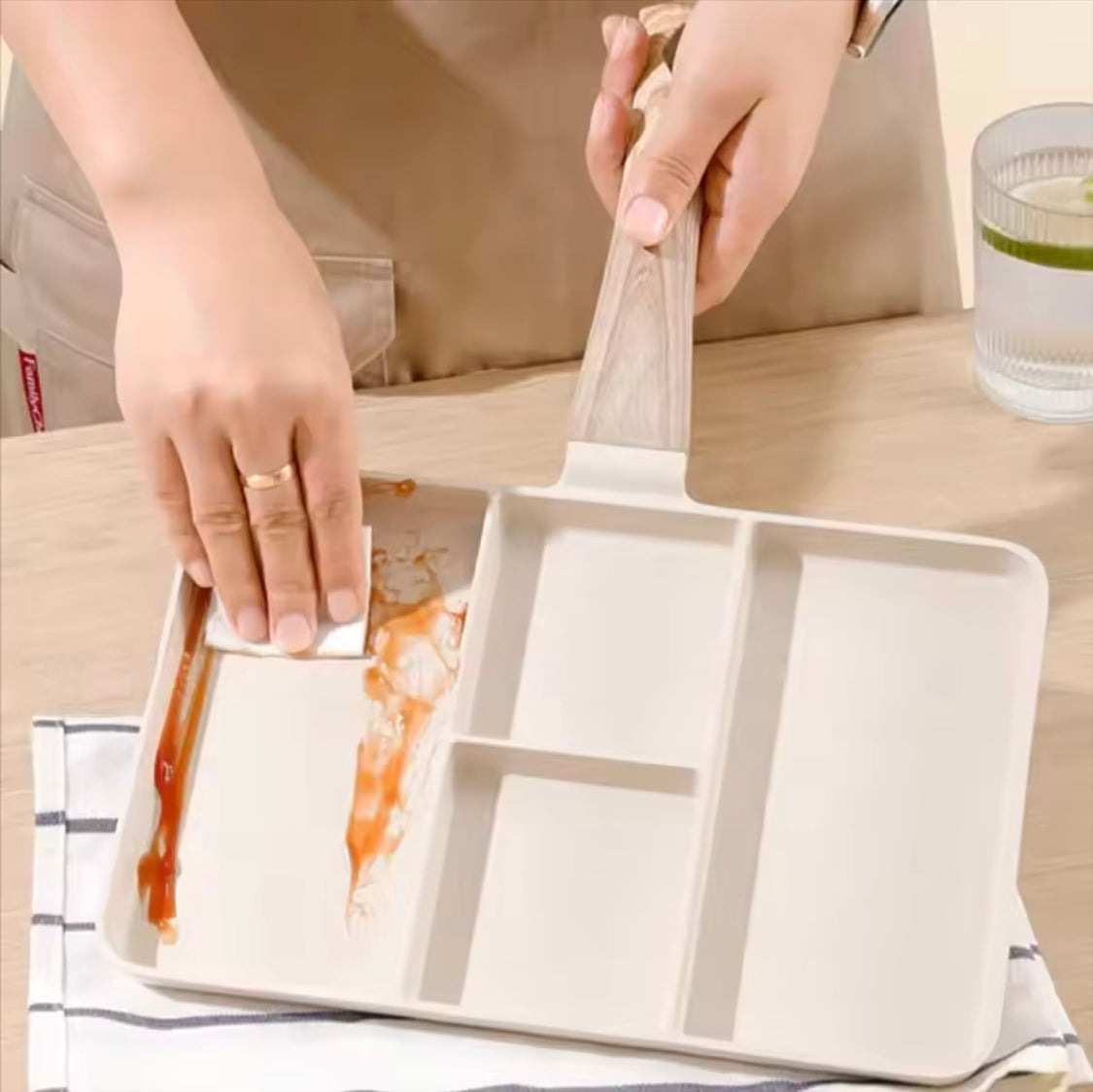 4 in 1 Durable Aluminum Frying Pans, 4 Portion Frying Pan, 4 Grid Breakfast Making Frying Pan