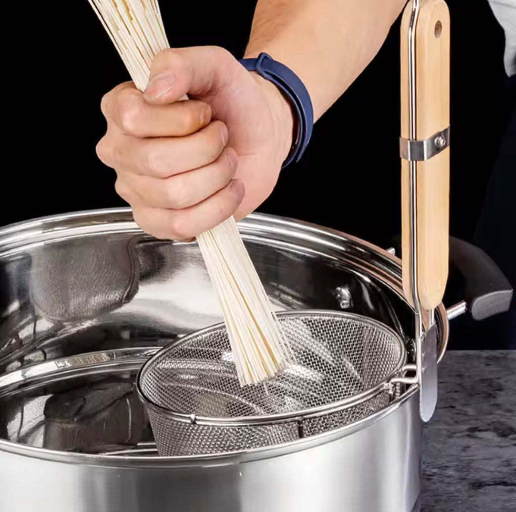 Stainless Steel Kitchen Strainer With Wooden Handle, Frying Food Colander With Long Handle, Potato Chef Colander Tool Frying, French Fries Basket, Kitchen Noodles Fried Strainer, Wire Fine Mesh Oil Strainer