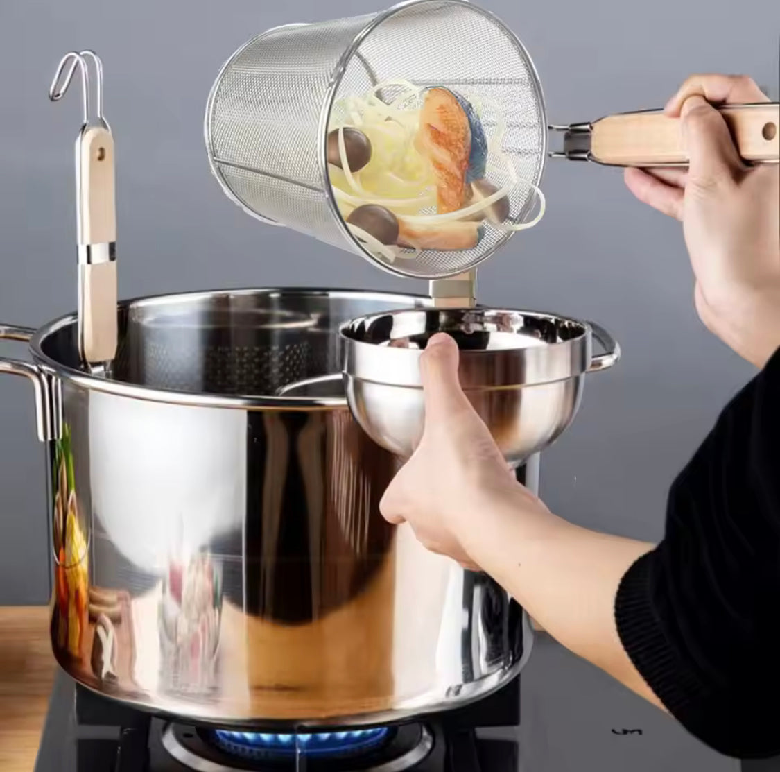 Stainless Steel Kitchen Strainer With Wooden Handle, Frying Food Colander With Long Handle, Potato Chef Colander Tool Frying, French Fries Basket, Kitchen Noodles Fried Strainer, Wire Fine Mesh Oil Strainer