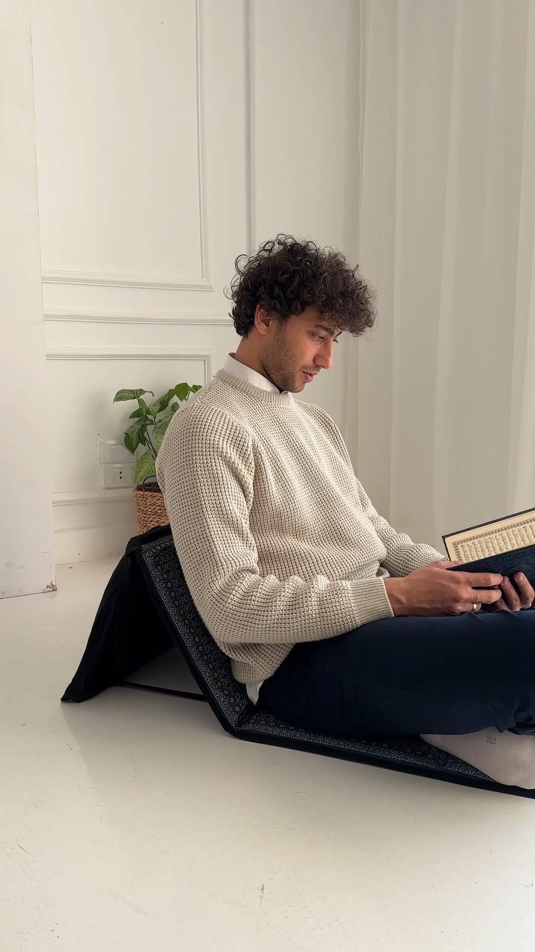 Portable Islamic Prayer Mat With Backrest – Soft, Foldable & Easy to Carry