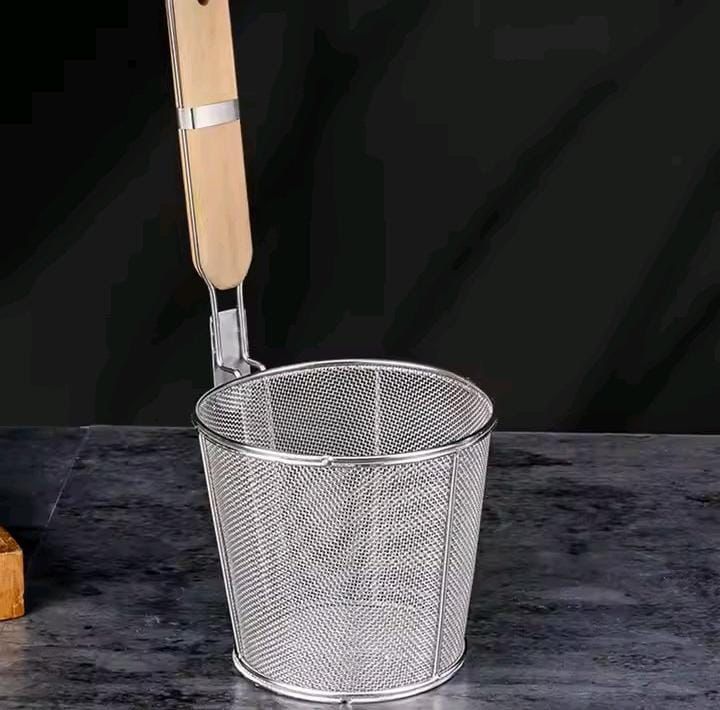 Stainless Steel Kitchen Strainer With Wooden Handle, Frying Food Colander With Long Handle, Potato Chef Colander Tool Frying, French Fries Basket, Kitchen Noodles Fried Strainer, Wire Fine Mesh Oil Strainer