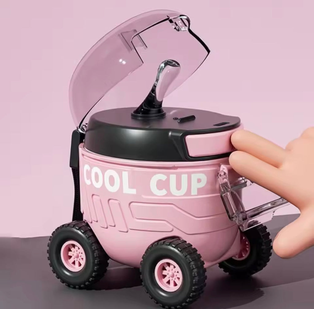 Mars Shaped Cool Car Straw Water Bottle, 550ml Children Water Bottle With Strap, Large Capacity Cartoon Sippy Cup