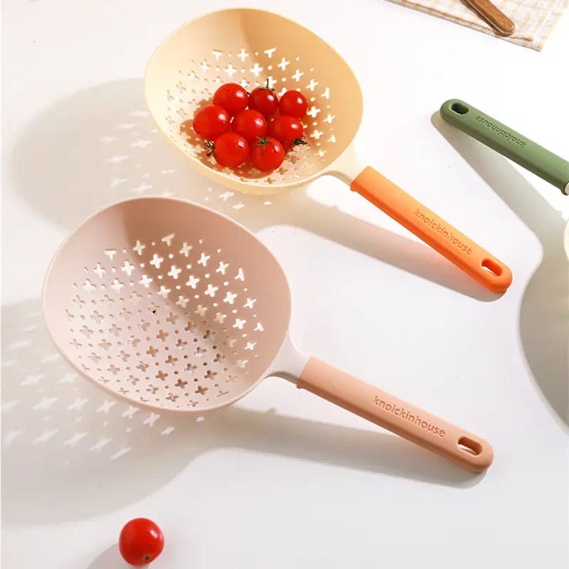 Hollow Soup Spoon, Large Leaky Spoon Filter, Silicone Portable Straining Noodle Spoon, Household Dumpling Filtering Drain Scoop, Heat Resistant Boiled Noodles Leaky Net Cooking Utensils Tool, Simple Scoop Baking Filtering Handle Spoon