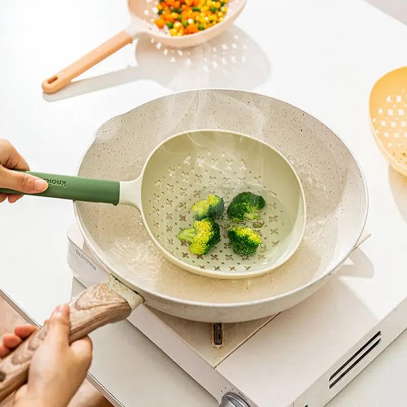 Hollow Soup Spoon, Large Leaky Spoon Filter, Silicone Portable Straining Noodle Spoon, Household Dumpling Filtering Drain Scoop, Heat Resistant Boiled Noodles Leaky Net Cooking Utensils Tool, Simple Scoop Baking Filtering Handle Spoon