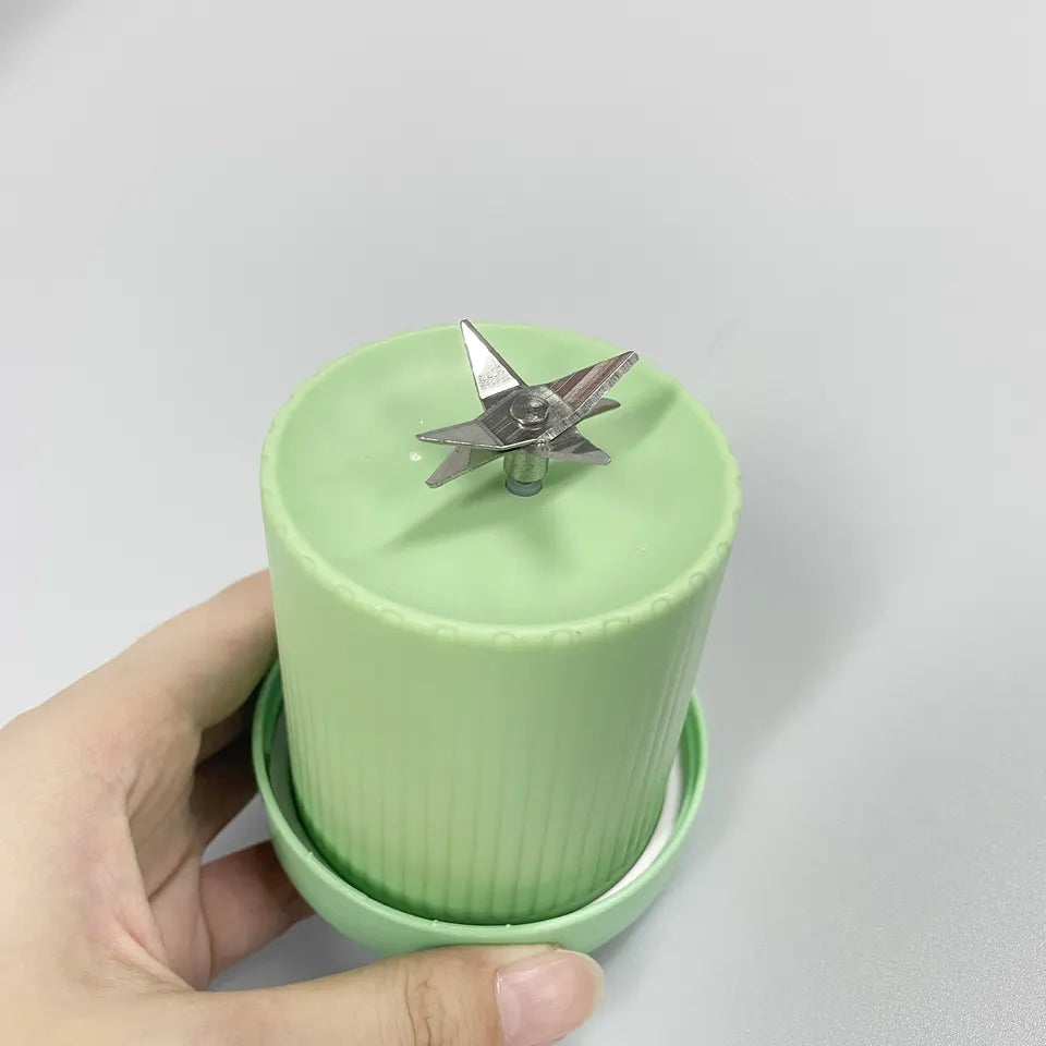 Crown Type Juicer, Mini Portable Blender Fruit Mixers, 400ml Electric Juicer, Anti Drip Blender, Mini Shake Smoothie Blender, Wireless Electric Juicer, Travel Electric Portable Mixer Bottle, Portable Smoothies Blender