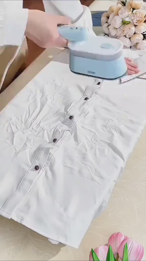 Portable Handheld Mini Steam Iron.